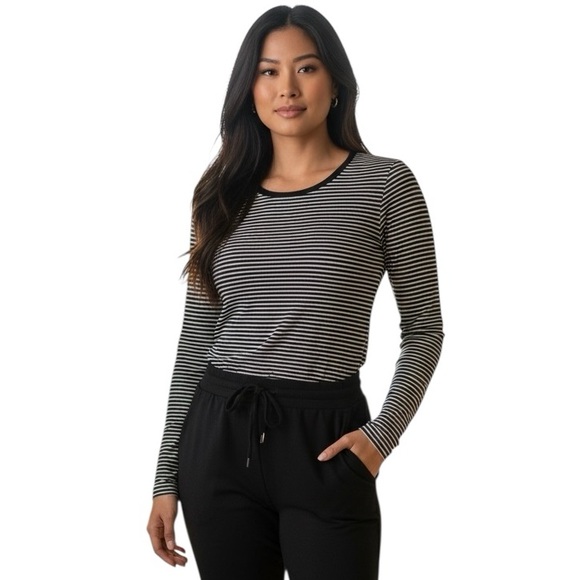 Tops - Bella Seamless Small Black & White Striped Fitted Figure Flattering Long Sleeve